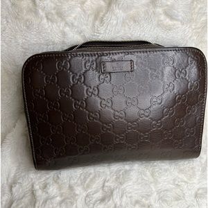 Beautiful Gucci Clutch in beautiful used condition!!!!